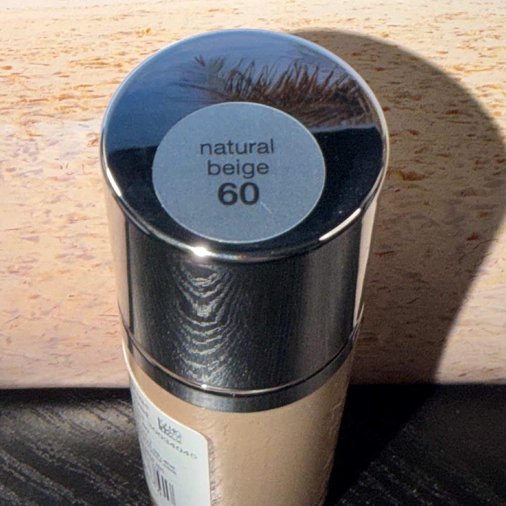Neutrogena Hydro Boost Hydrating Tint Natural Beige 60 Hyaluronic Acid - Picture 2 of 3